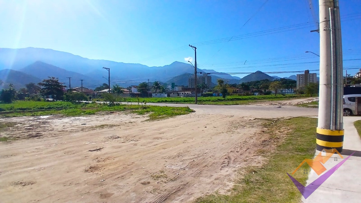 Cobertura dos sonhos com vista panorâmica para o mar e as mo