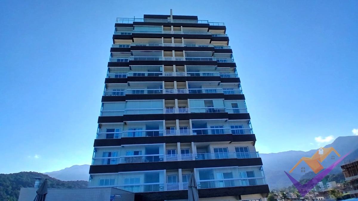 Cobertura dos sonhos com vista panorâmica para o mar e as mo