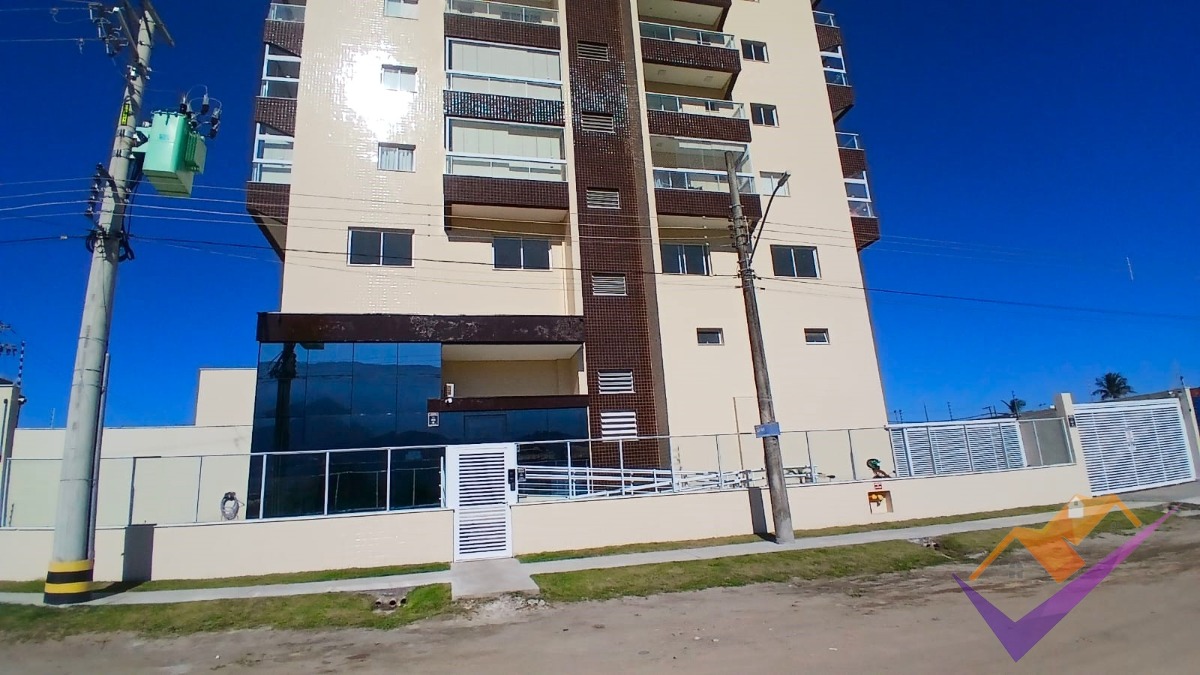 Cobertura dos sonhos com vista panorâmica para o mar e as mo