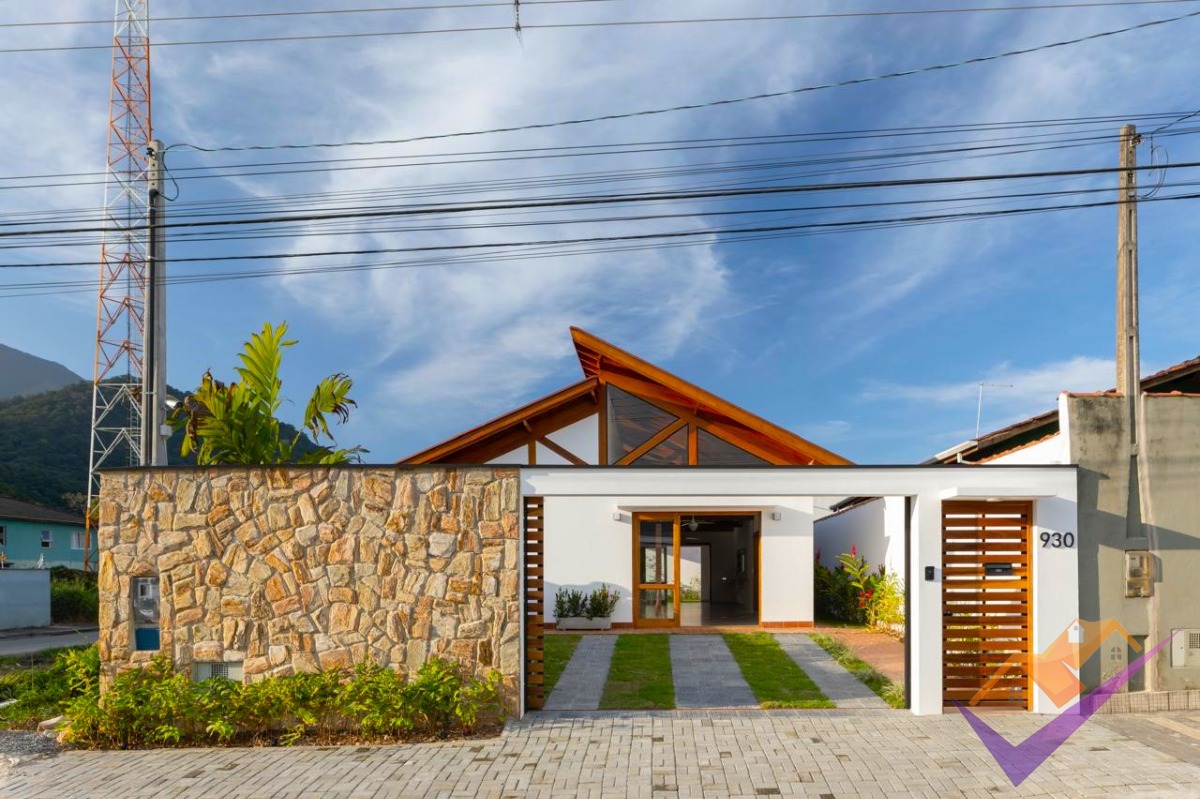 Casa nova, linda e clean em Massaguaçu.