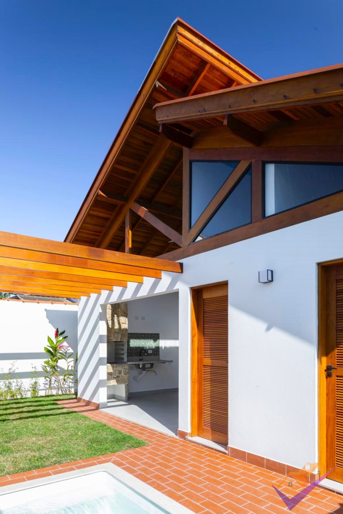 Casa nova, linda e clean em Massaguaçu.