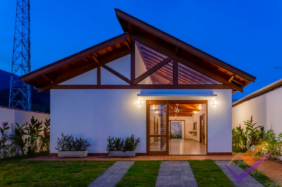 Casa nova, linda e clean em Massaguaçu.