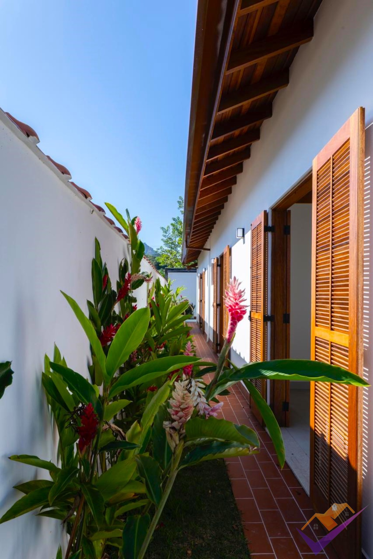 Casa nova, linda e clean em Massaguaçu.