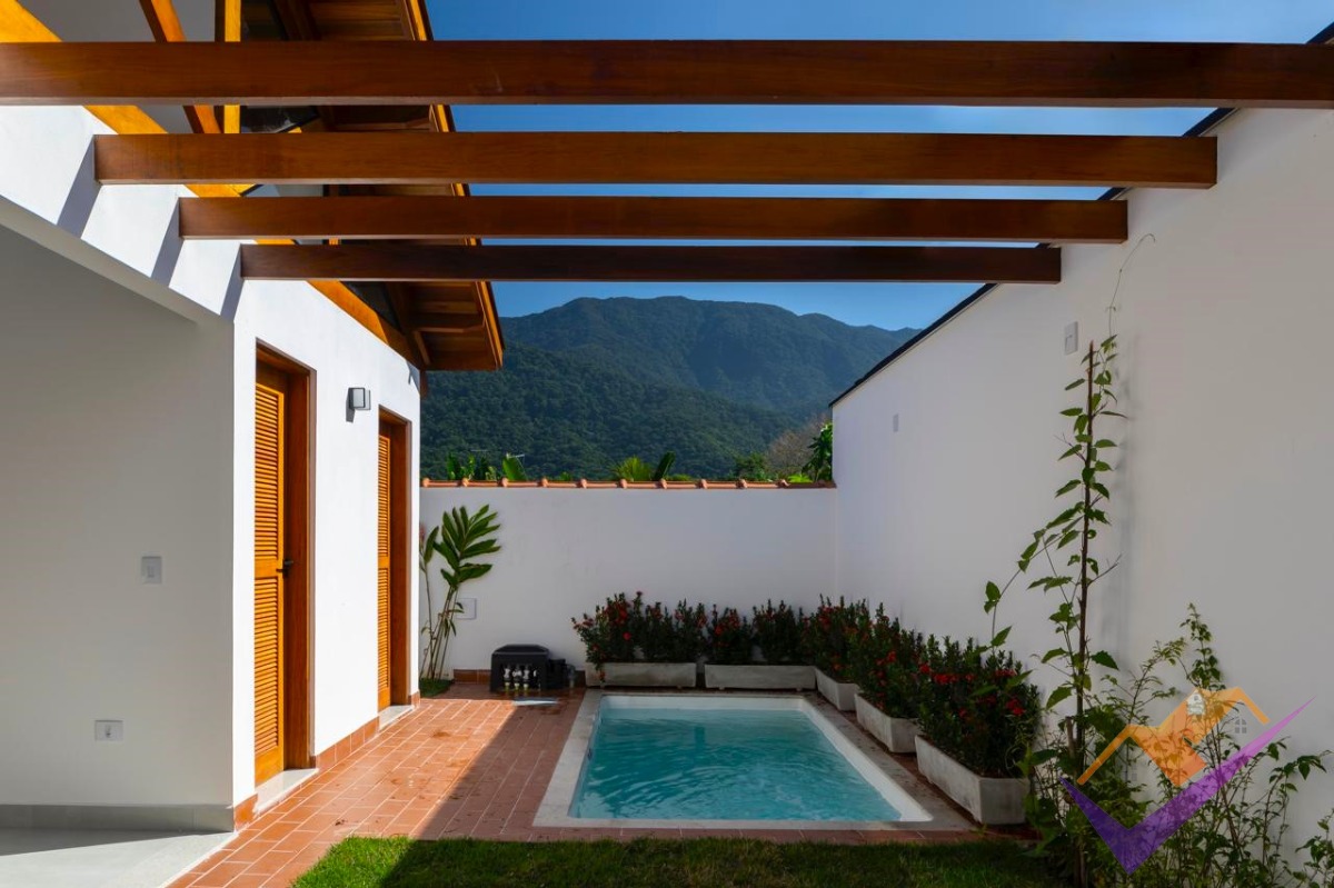 Casa nova, linda e clean em Massaguaçu.