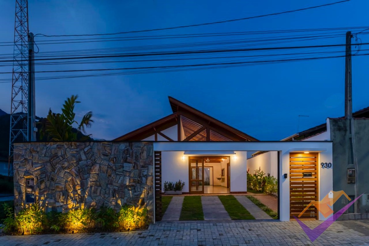 Casa nova, linda e clean em Massaguaçu.