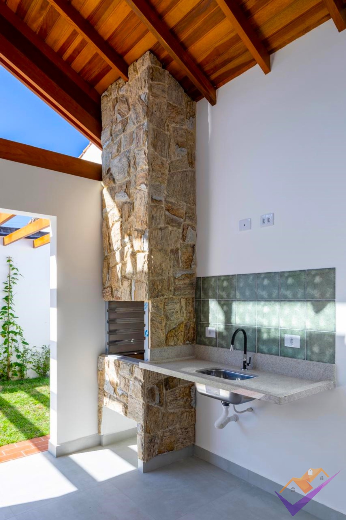 Casa nova, linda e clean em Massaguaçu.