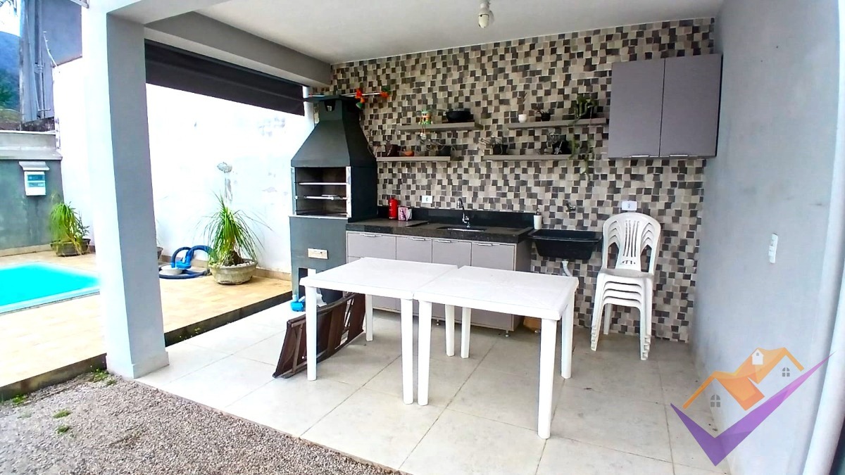Ótima casa à venda em Massaguaçu, Caraguatatuba/SP.