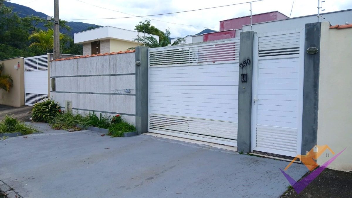 Ótima casa à venda em Massaguaçu, Caraguatatuba/SP.