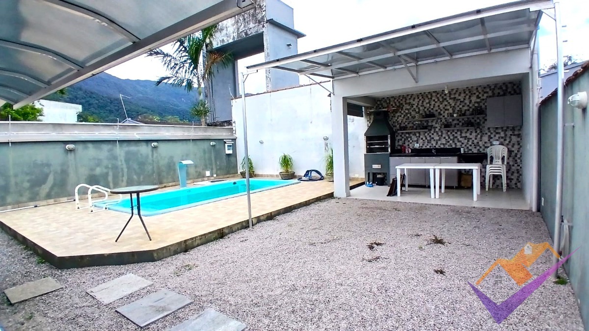 Ótima casa à venda em Massaguaçu, Caraguatatuba/SP.