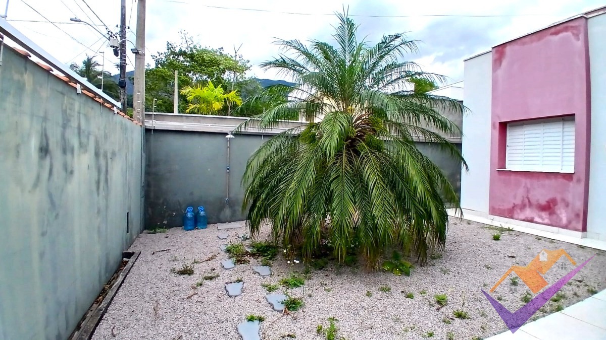 Ótima casa à venda em Massaguaçu, Caraguatatuba/SP.