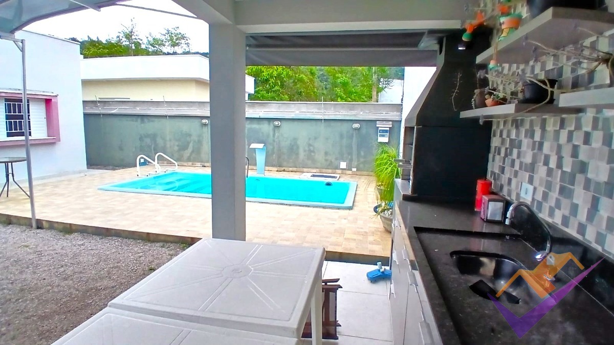 Ótima casa à venda em Massaguaçu, Caraguatatuba/SP.
