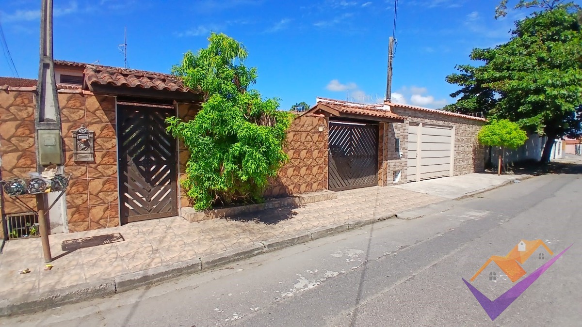 Casa, 6 quartos, 188 m² - Foto 1