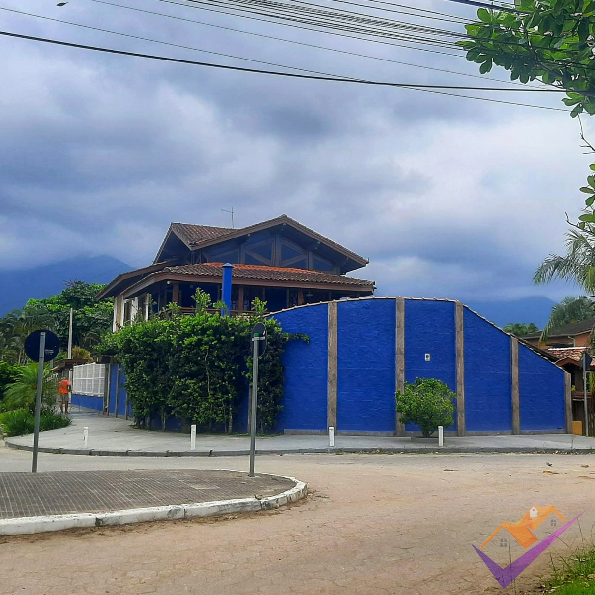 Maravilhosa residência no balneário capricórnio, localizada 