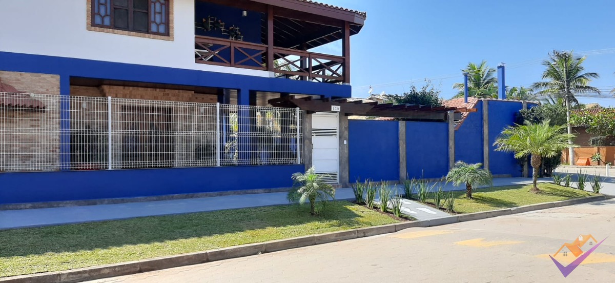 Maravilhosa residência no balneário capricórnio, localizada 