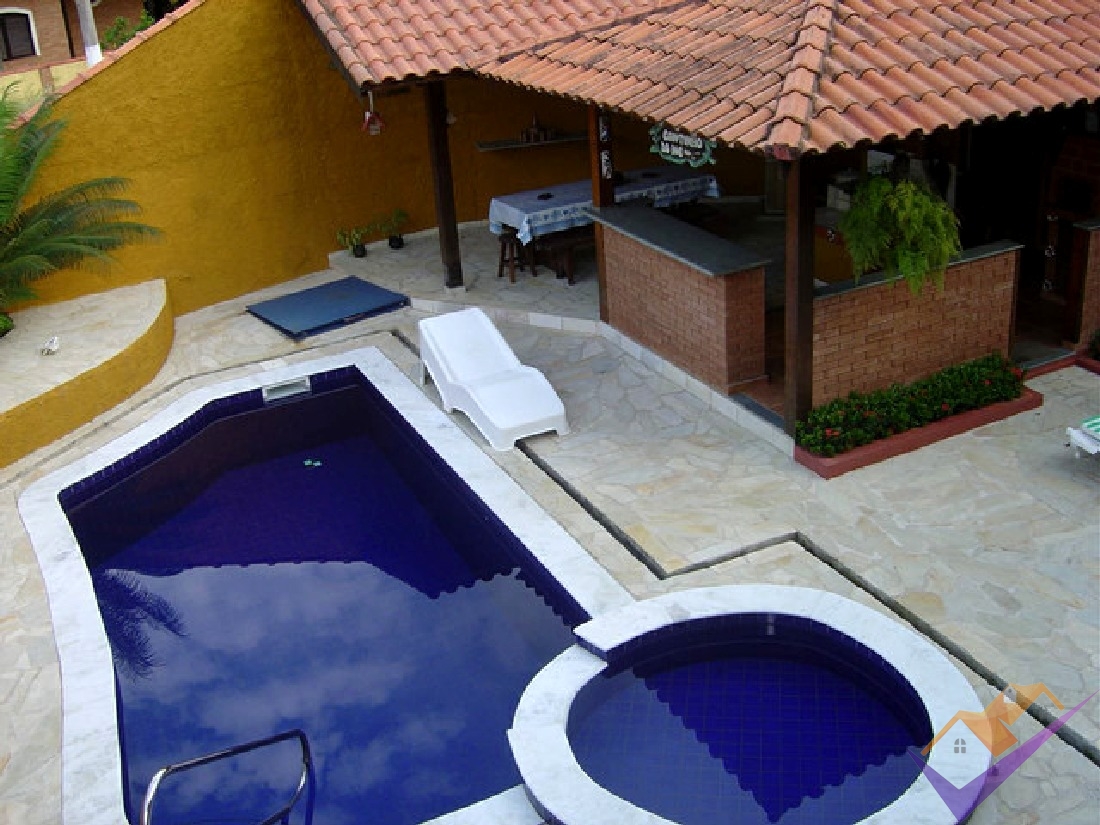 Maravilhosa residência no balneário capricórnio, localizada 