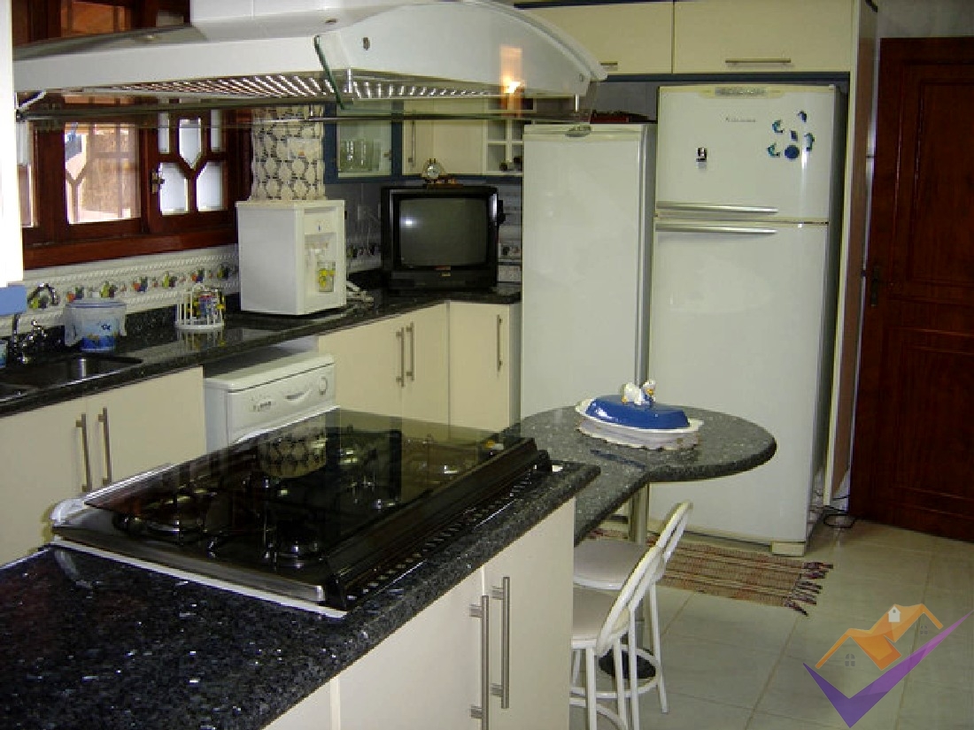 Maravilhosa residência no balneário capricórnio, localizada 