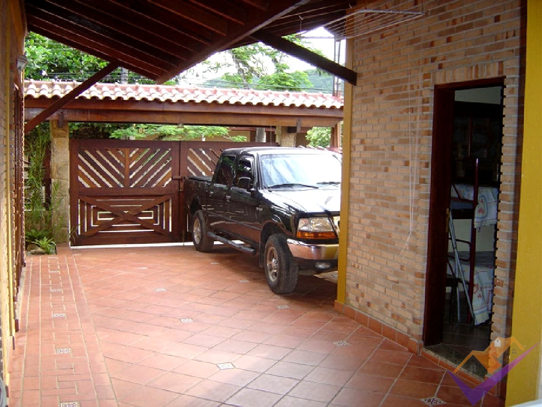 Maravilhosa residência no Balneário Capricórnio, localizada em Caraguatatuba, Litoral Norte SP