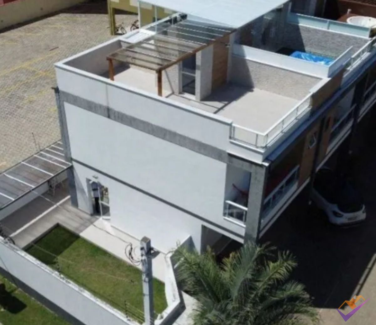 Triplex à venda em Massaguaçu, Caraguatatuba.