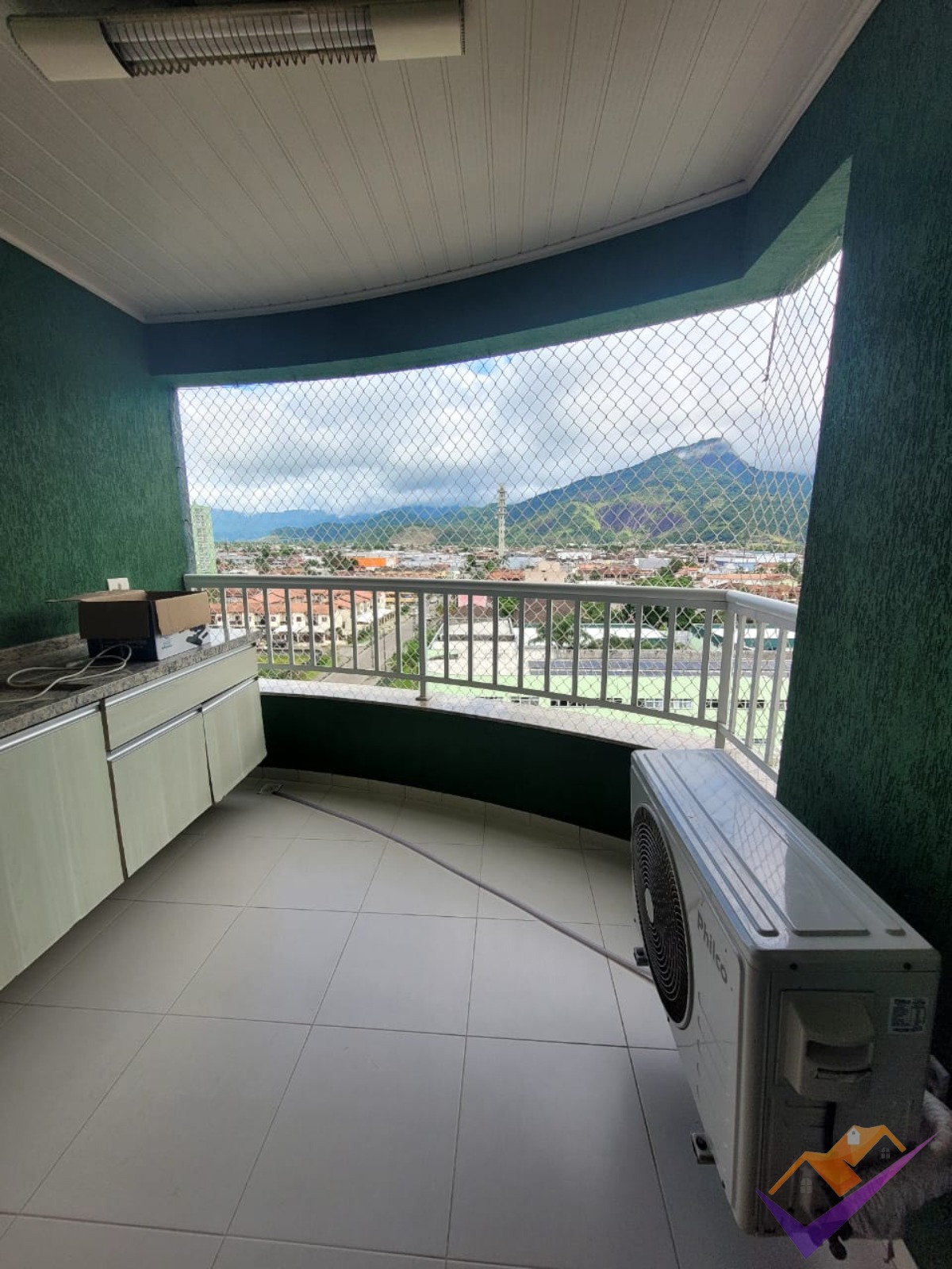 Excelente apartamento com três dormitórios à venda e para locação, Indáia, Caraguatatuba/SP.
