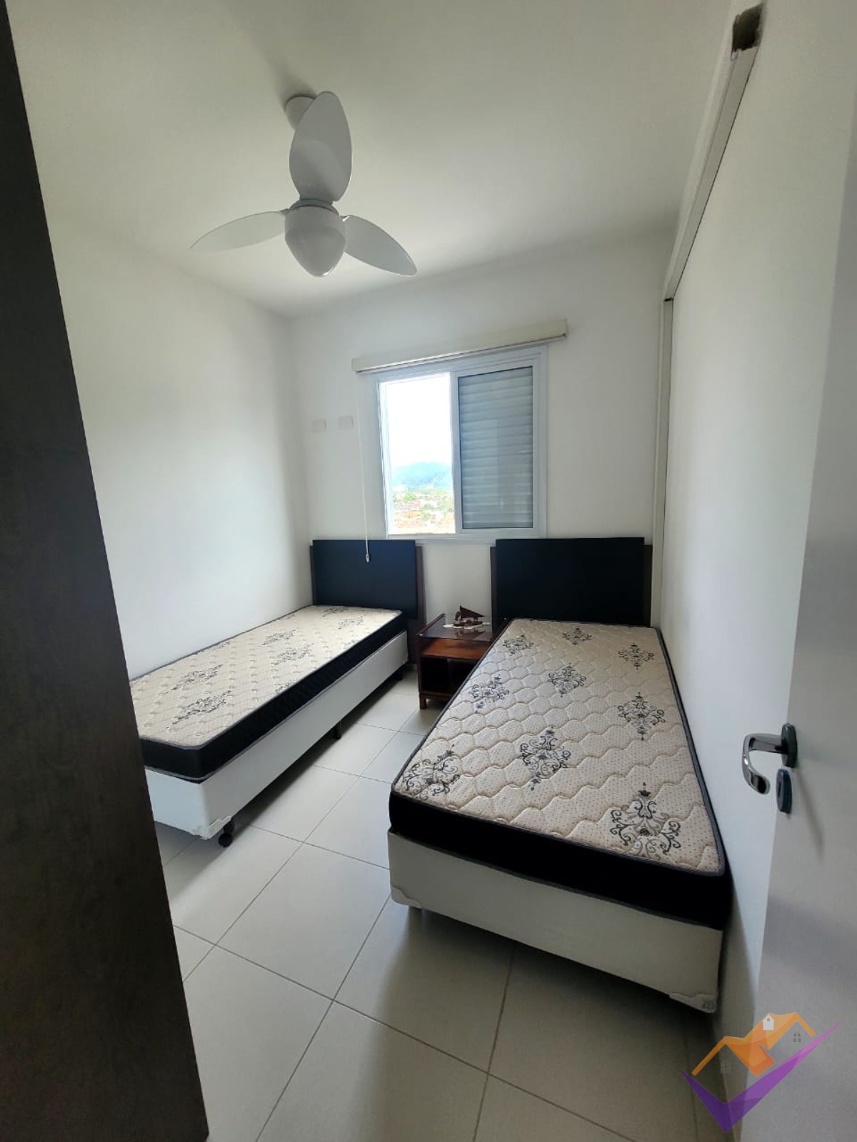 Excelente apartamento com três dormitórios à venda e para locação, Indáia, Caraguatatuba/SP.