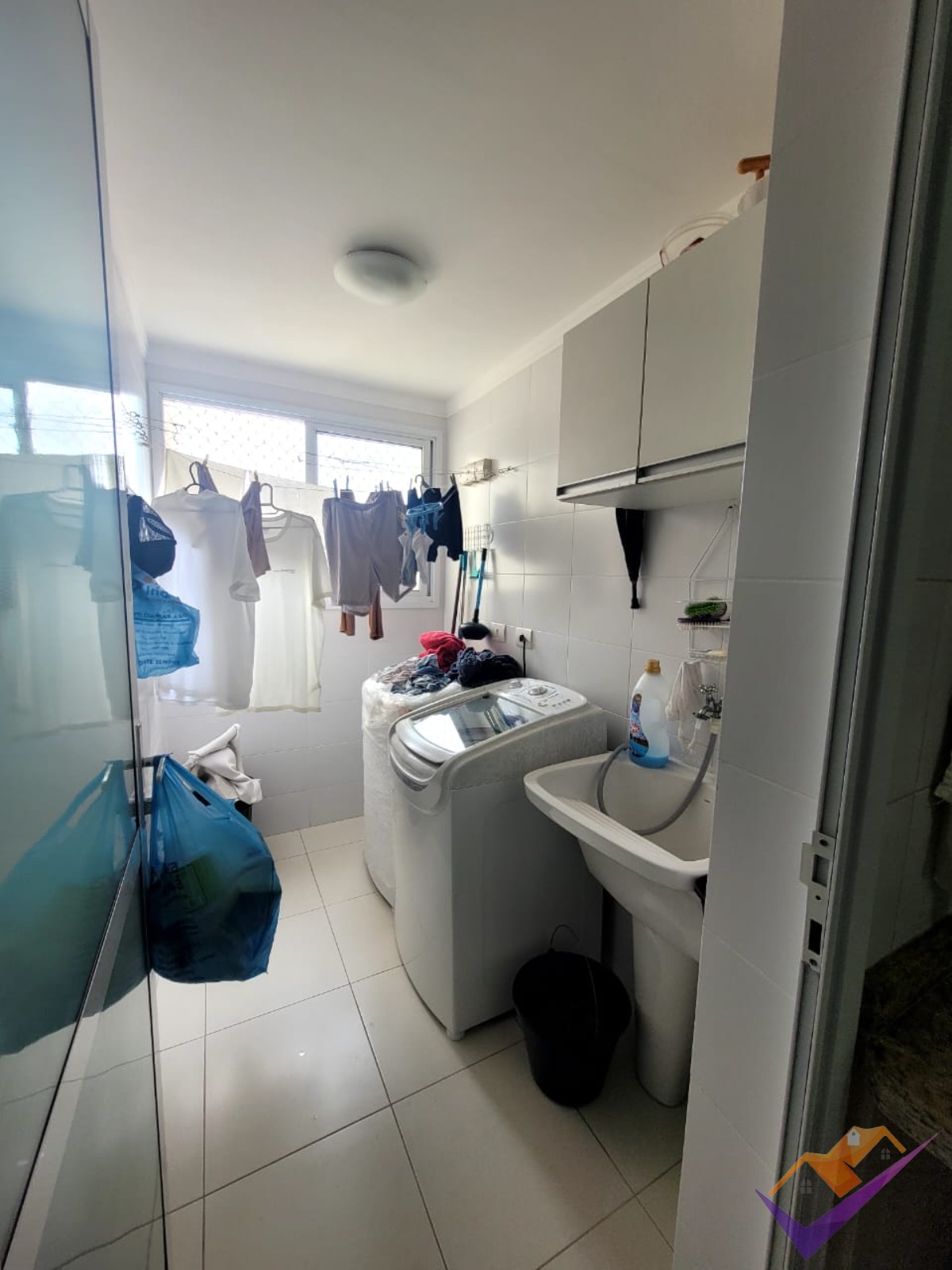 Excelente apartamento com três dormitórios à venda e para locação, Indáia, Caraguatatuba/SP.