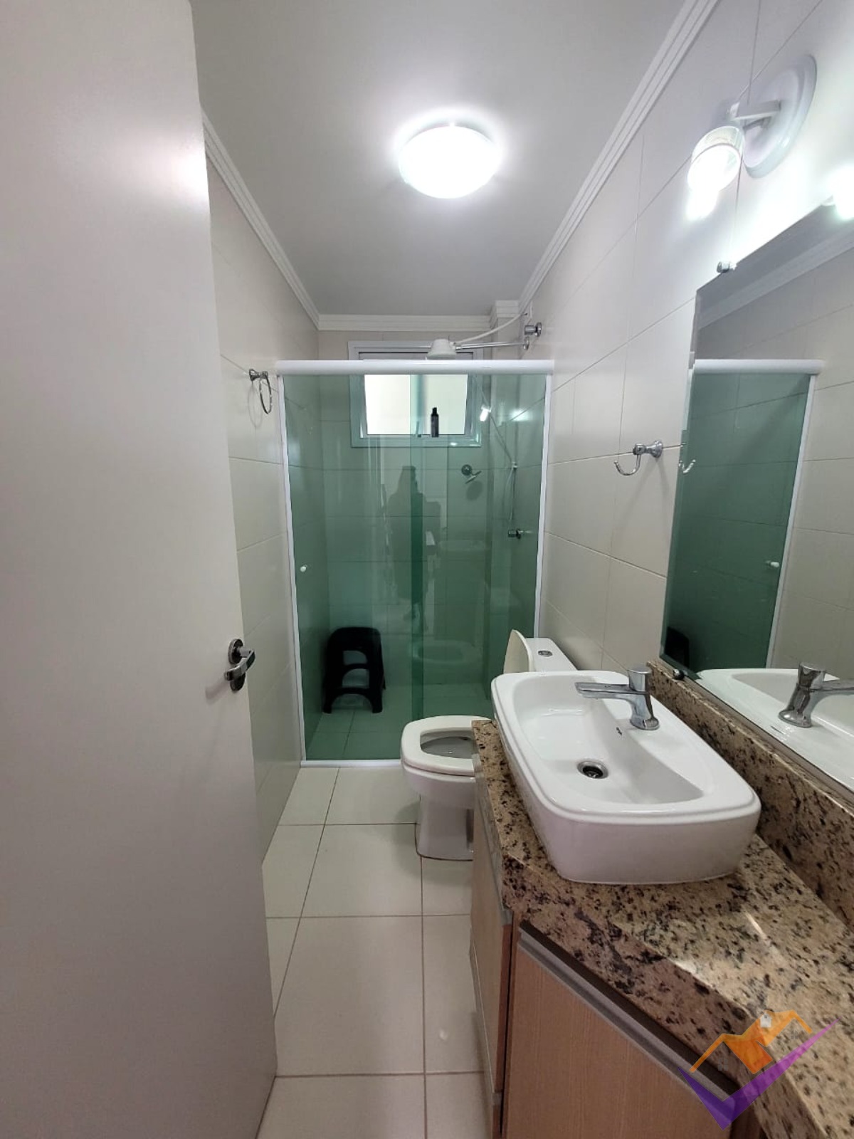 Excelente apartamento com três dormitórios à venda e para locação, Indáia, Caraguatatuba/SP.