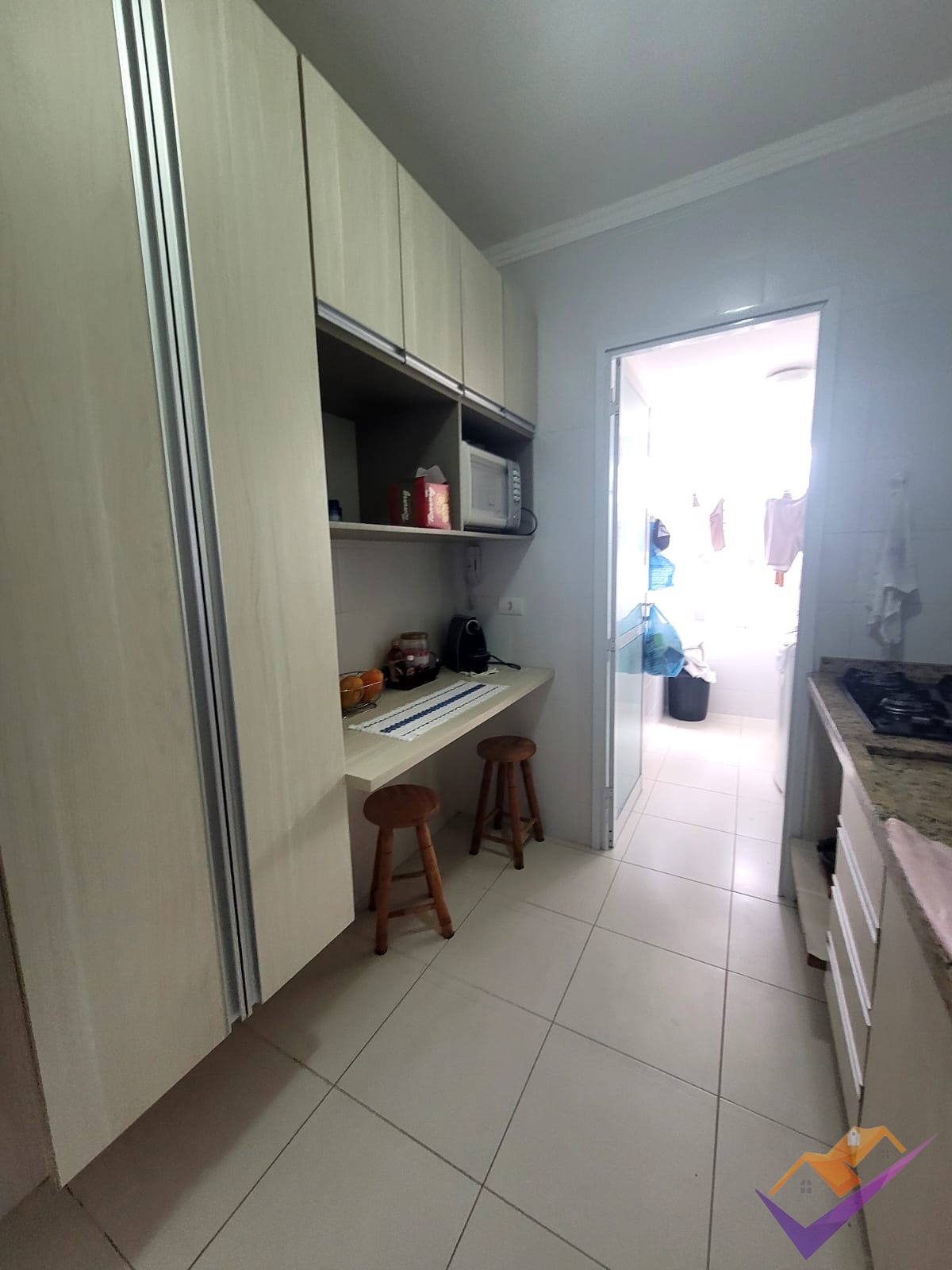 Excelente apartamento com três dormitórios à venda e para locação, Indáia, Caraguatatuba/SP.