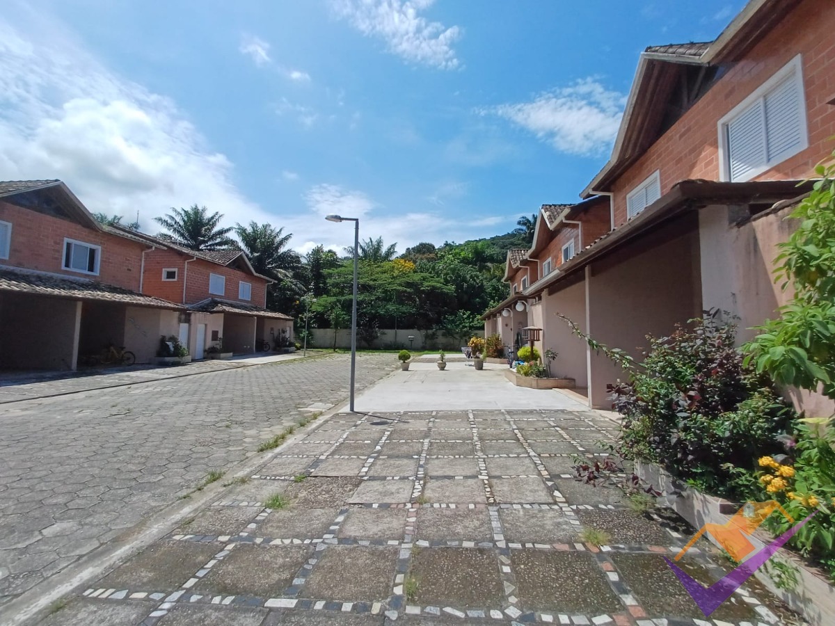 Sobrado à venda em condomínio, no portal patrimonium, massag