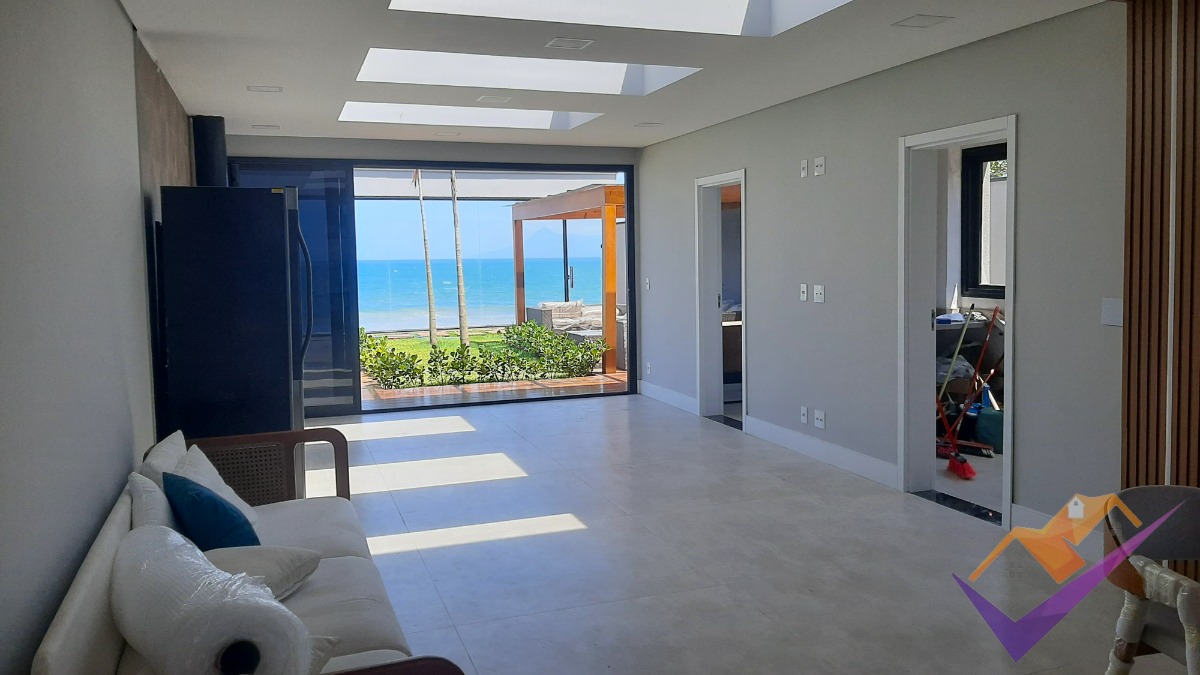 Excelente Casa à venda, Pé na Areia, Massaguaçu, Caraguatatuba/SP.