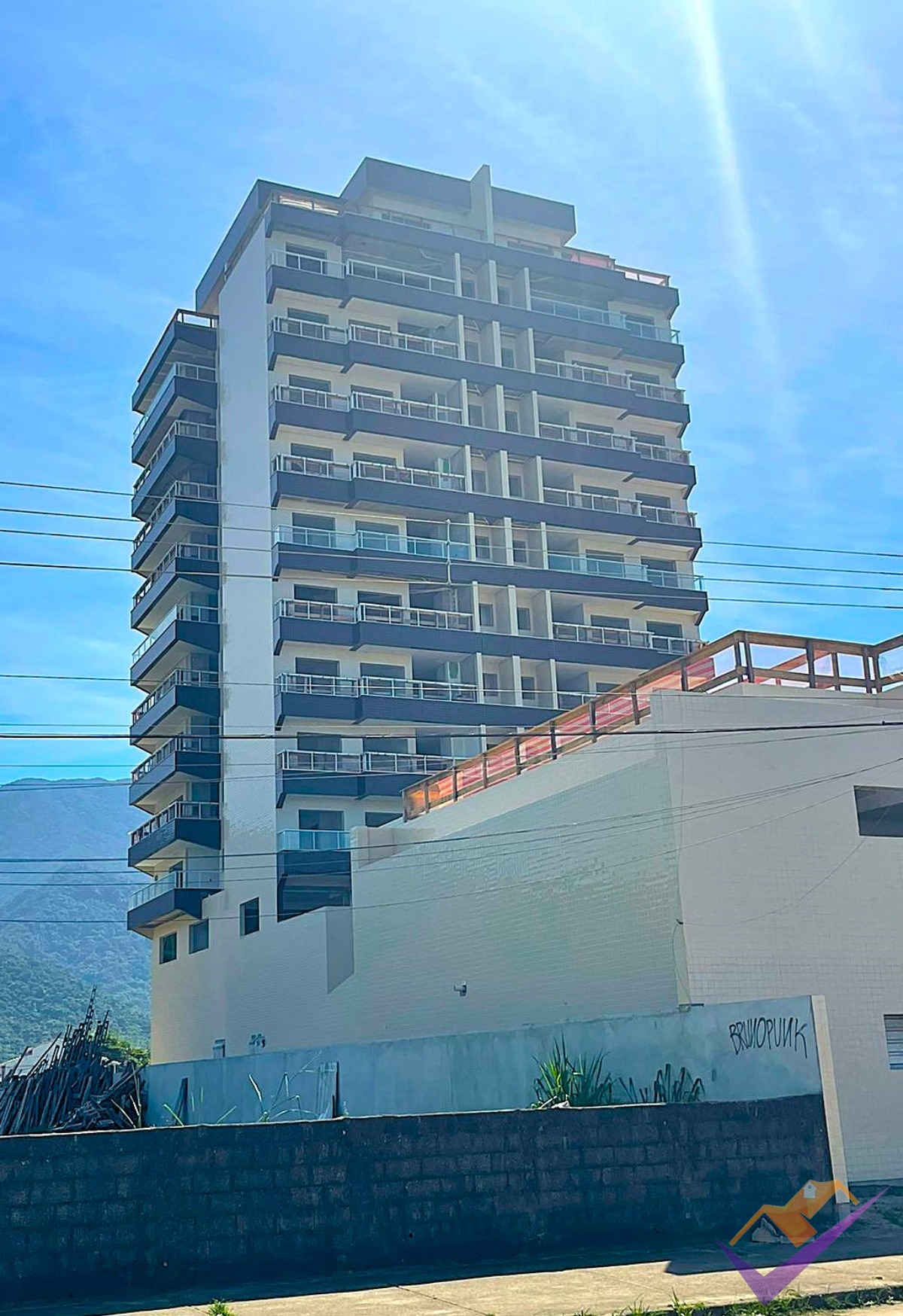 A vista que você sempre sonhou agora pode ser sua!! Localizado em Massaguaçu